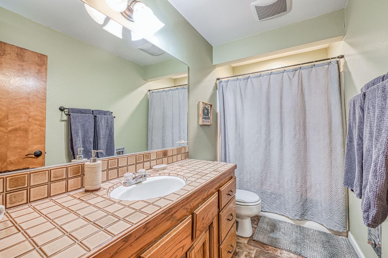 46688 Eastwood Dr N, Oakhurst, CA 93644