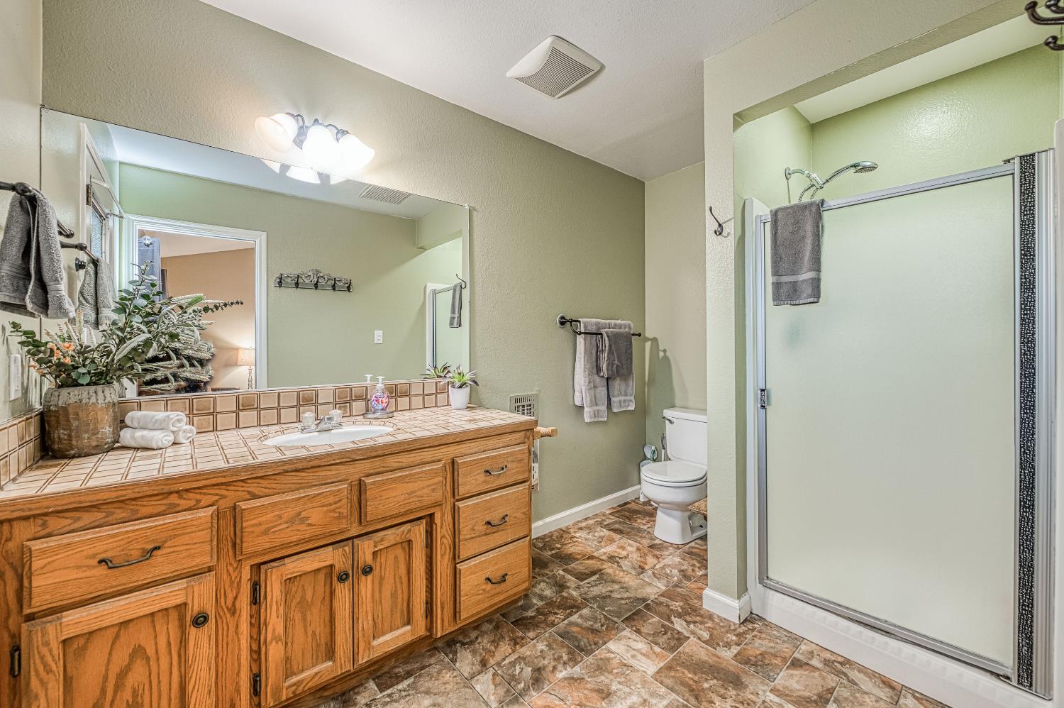 46688 Eastwood Dr N, Oakhurst, CA 93644