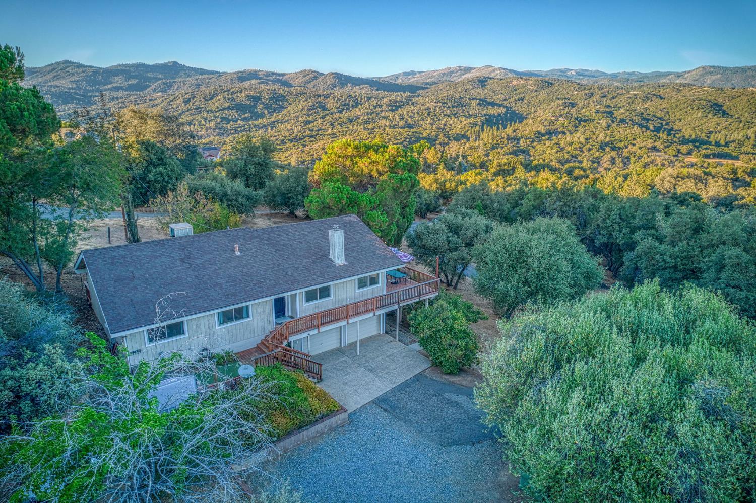 46688 Eastwood Dr N, Oakhurst, CA 93644