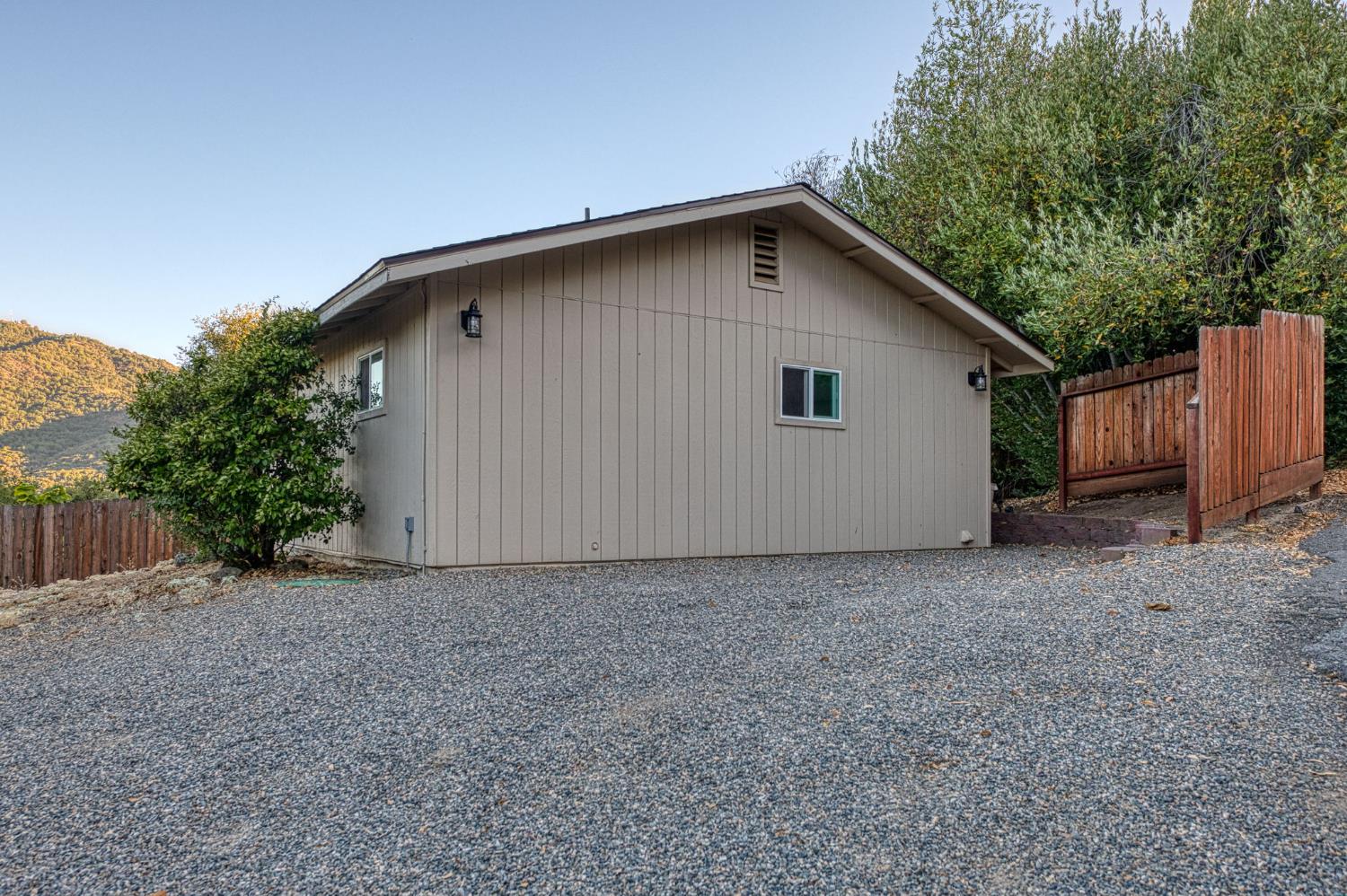 46688 Eastwood Dr N, Oakhurst, CA 93644