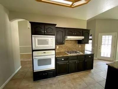 2960 E Christopher Dr, Fresno, CA 93720