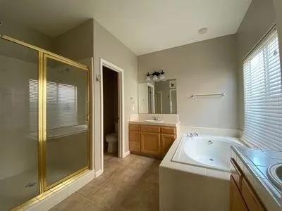 2960 E Christopher Dr, Fresno, CA 93720