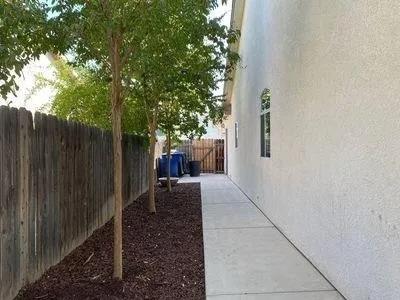 2960 E Christopher Dr, Fresno, CA 93720