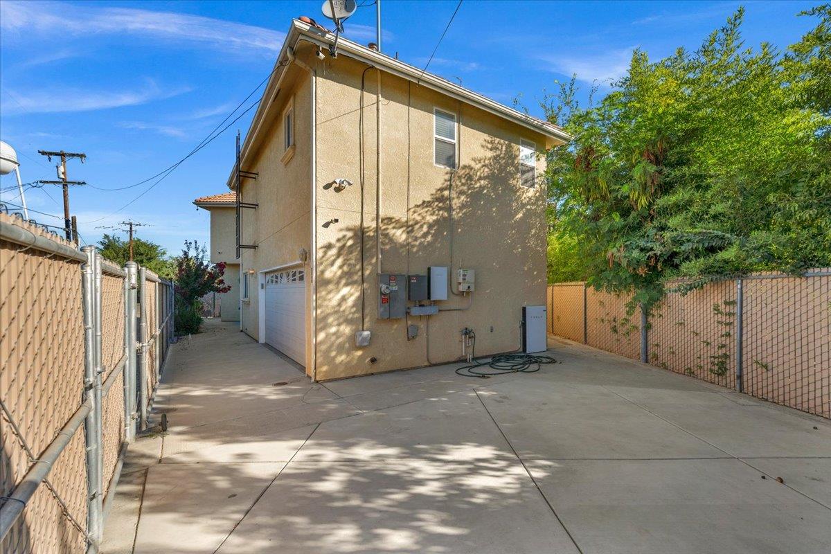 3271 E Muscat, Fresno, CA 93725