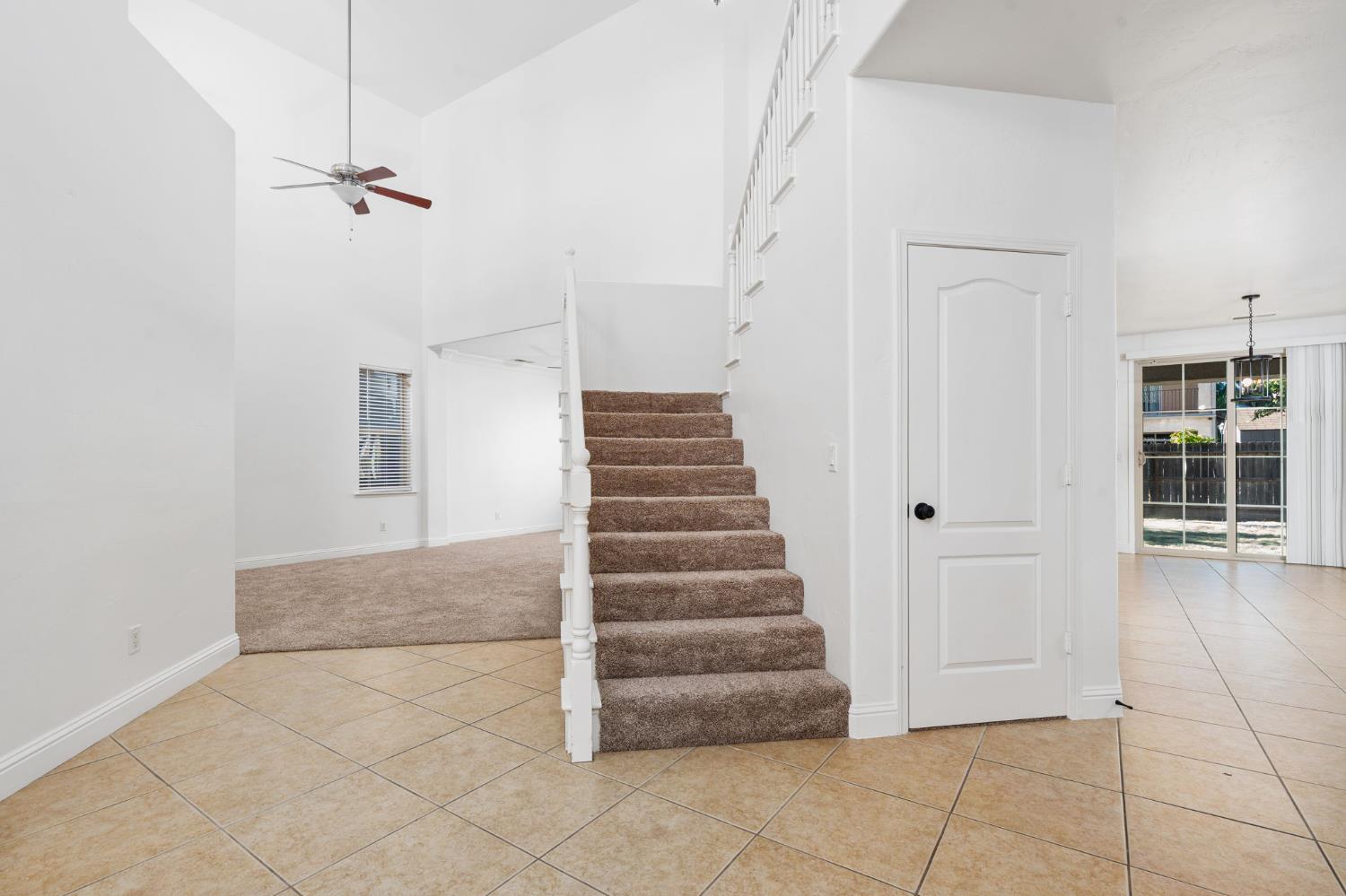 6632 W Dovewood Ln, Fresno, CA 93723