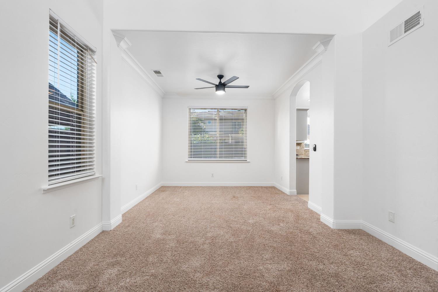 6632 W Dovewood Ln, Fresno, CA 93723