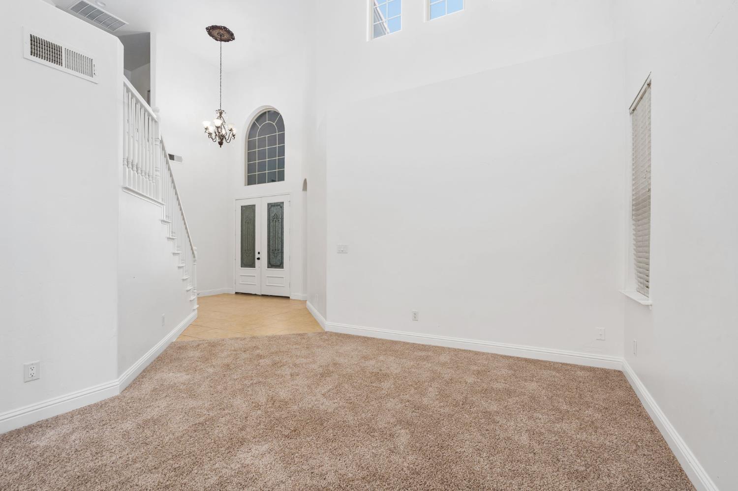 6632 W Dovewood Ln, Fresno, CA 93723