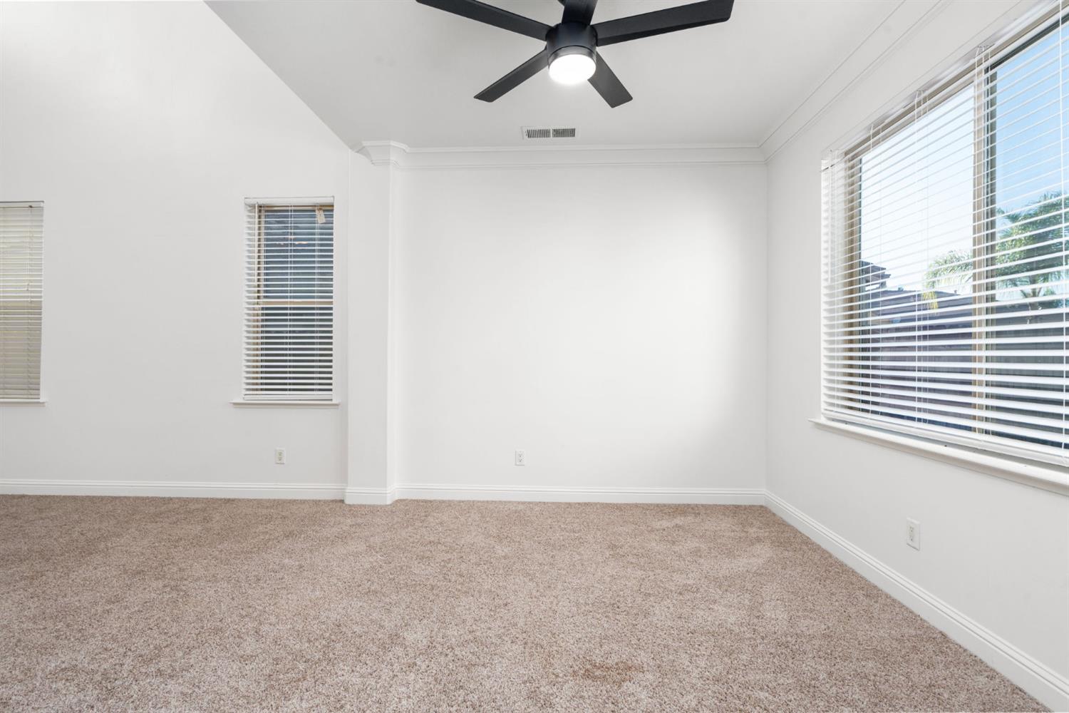 6632 W Dovewood Ln, Fresno, CA 93723