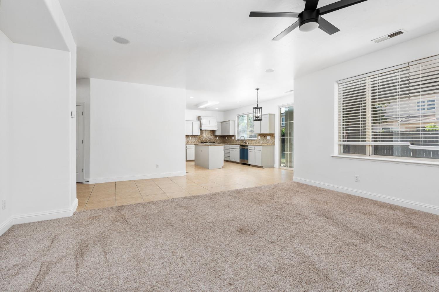 6632 W Dovewood Ln, Fresno, CA 93723