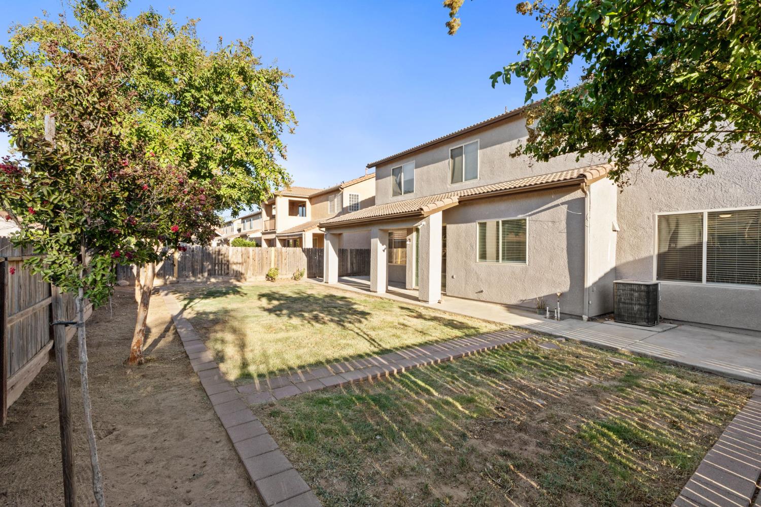 6632 W Dovewood Ln, Fresno, CA 93723