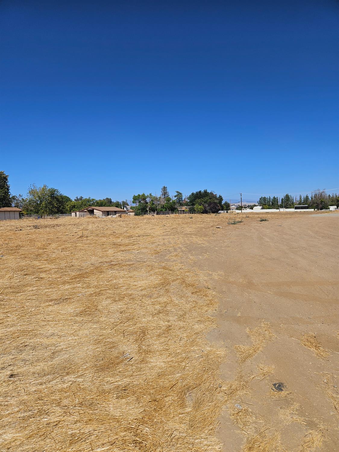 1886 N Leonard Ave, Clovis, CA 93619