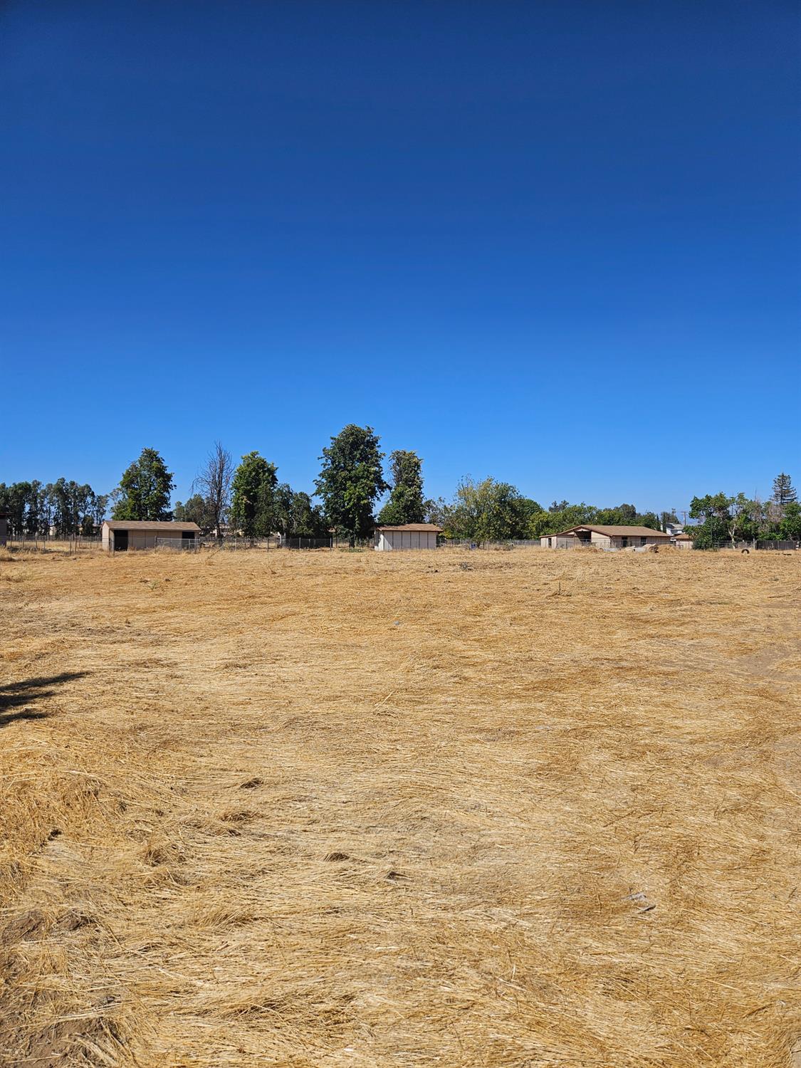 1886 N Leonard Ave, Clovis, CA 93619