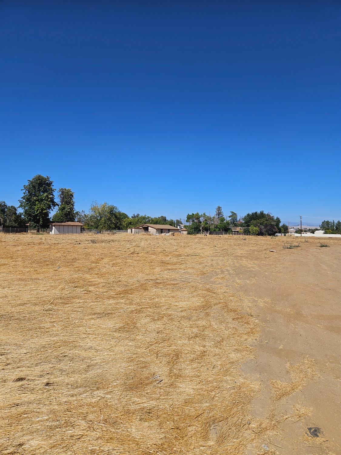 1886 N Leonard Ave, Clovis, CA 93619