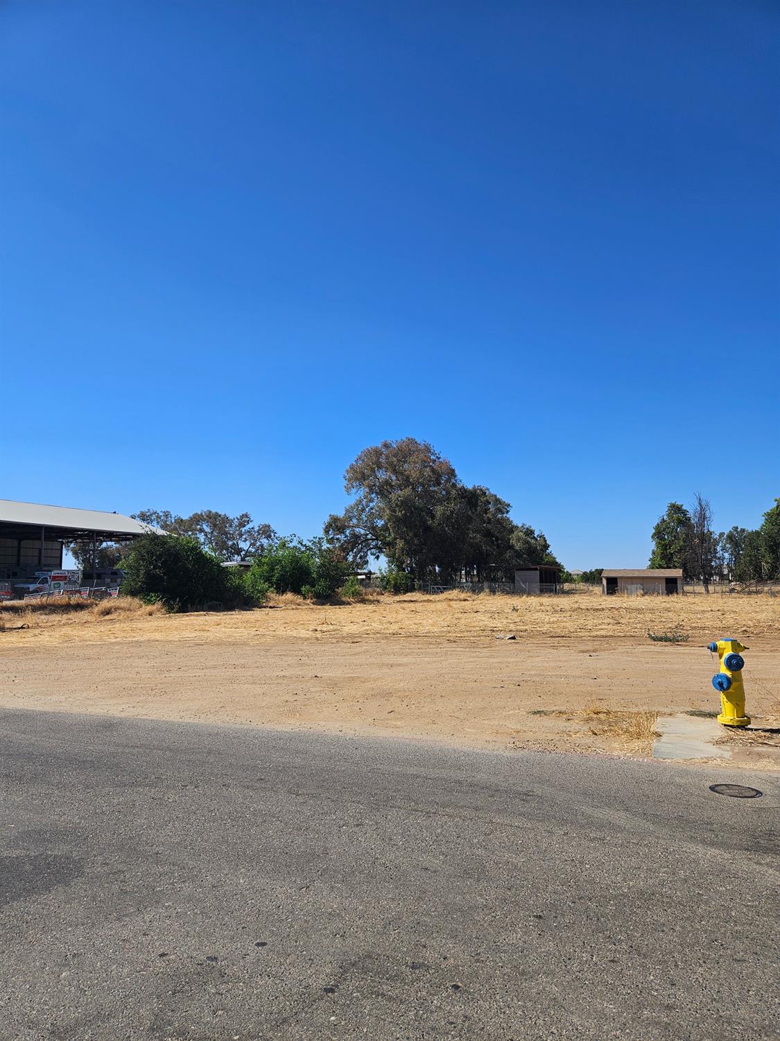 1886 N Leonard Ave, Clovis, CA 93619