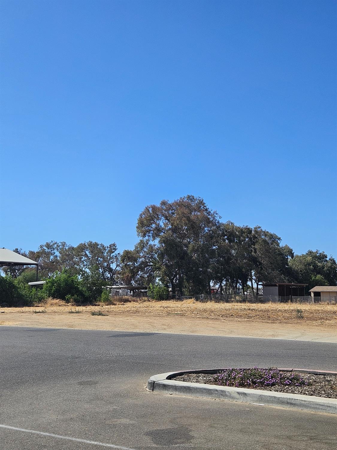 1886 N Leonard Ave, Clovis, CA 93619