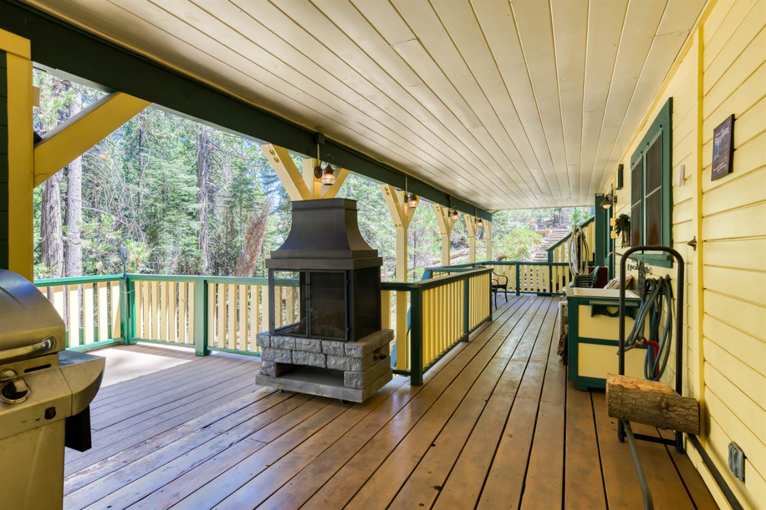 42025 Tollhouse Rd, Shaver Lake, CA 93664