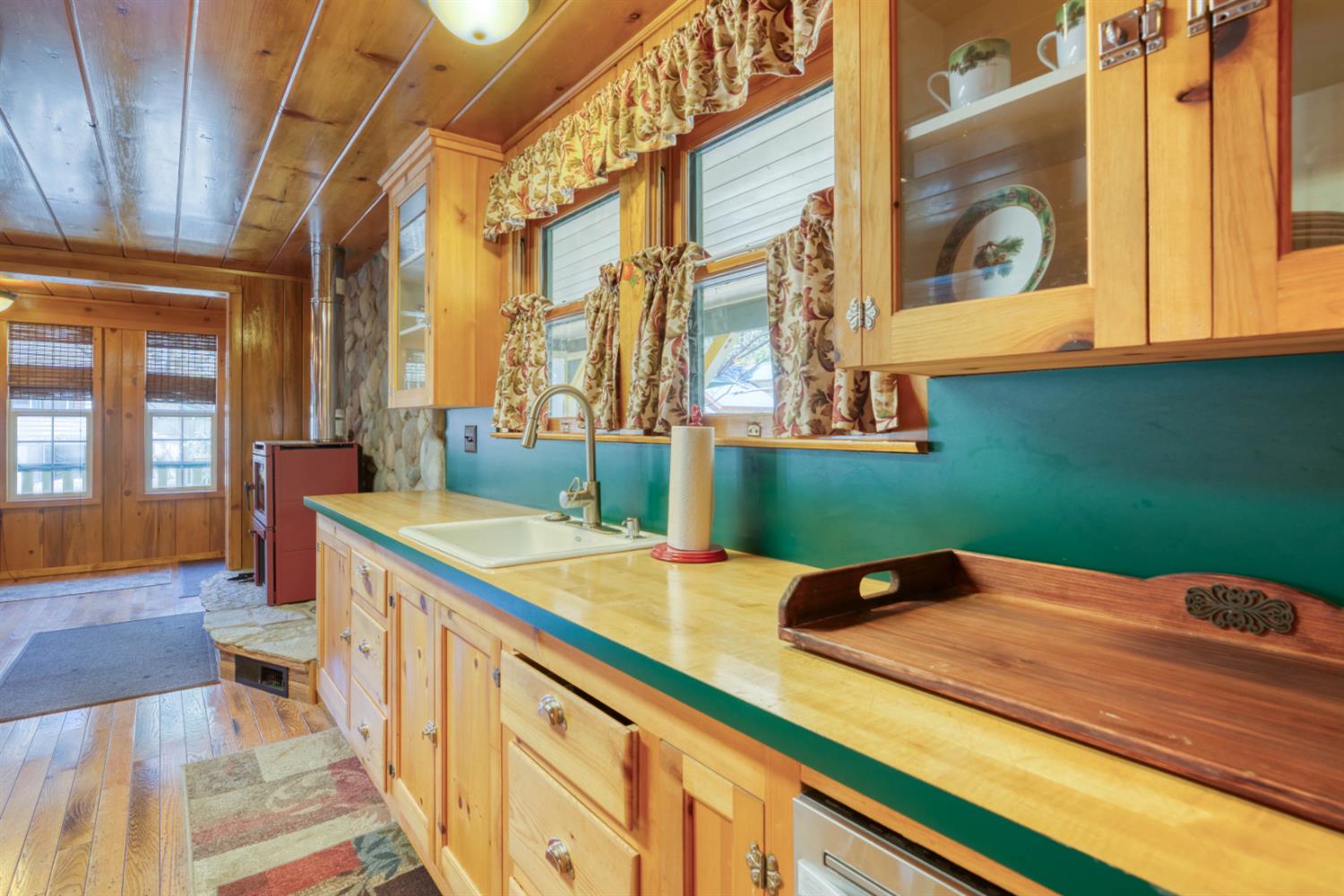 42025 Tollhouse Rd, Shaver Lake, CA 93664