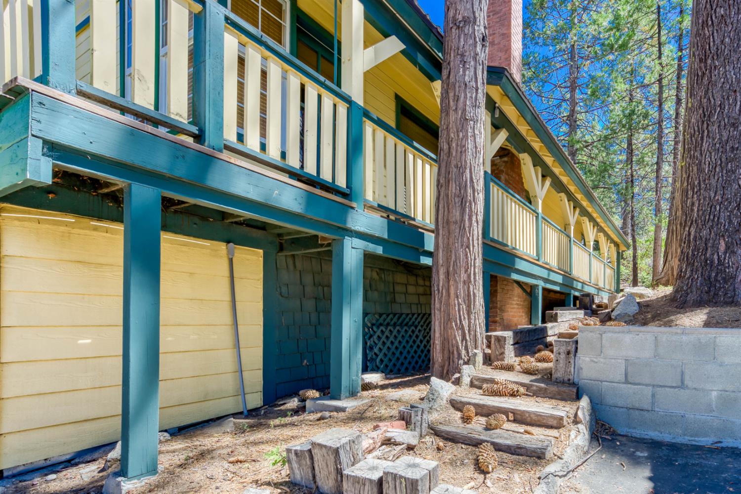 42025 Tollhouse Rd, Shaver Lake, CA 93664