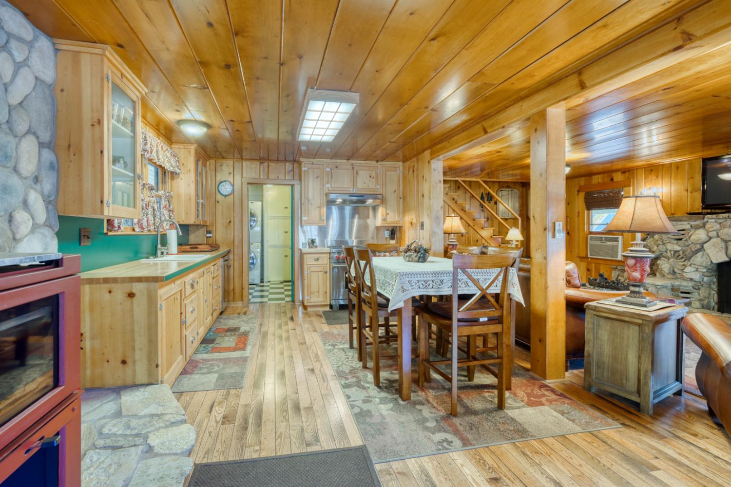 42025 Tollhouse Rd, Shaver Lake, CA 93664