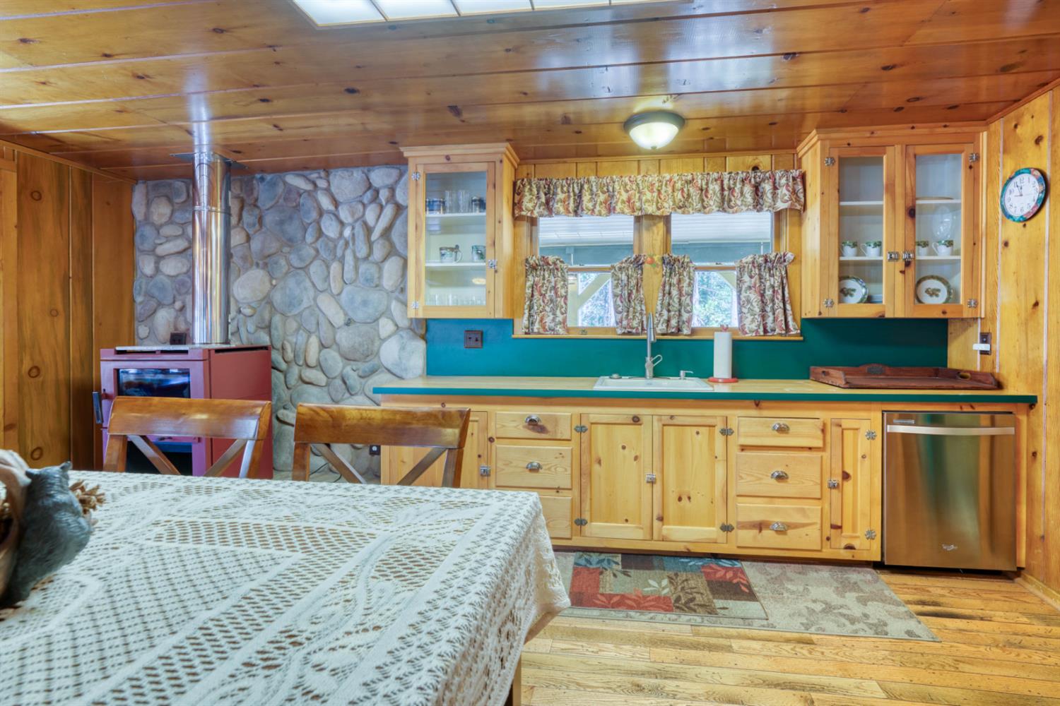 42025 Tollhouse Rd, Shaver Lake, CA 93664