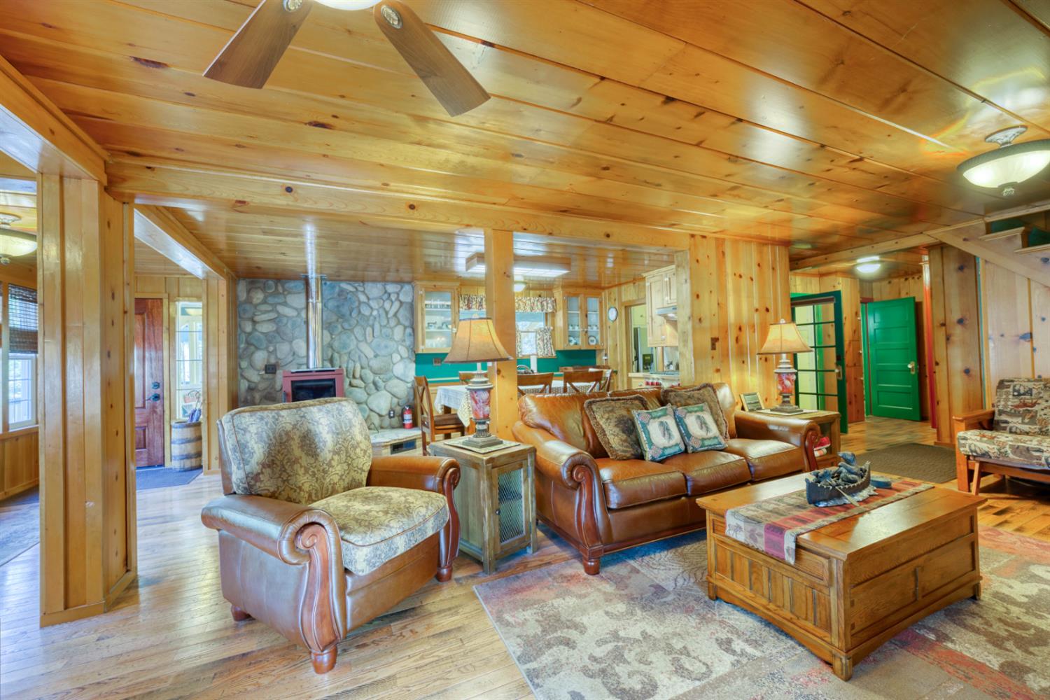 42025 Tollhouse Rd, Shaver Lake, CA 93664