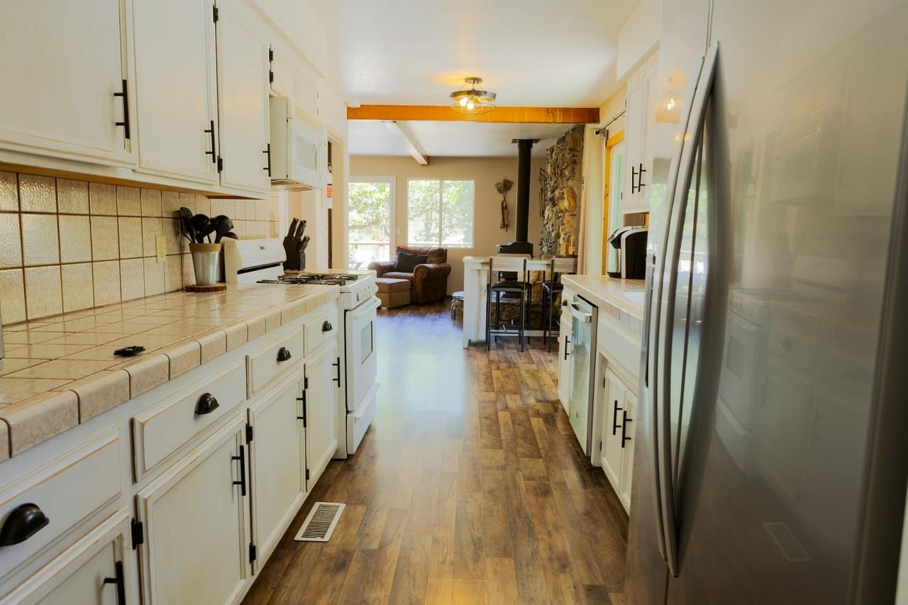 43149 W Sugar Pine Dr, Oakhurst, CA 93644