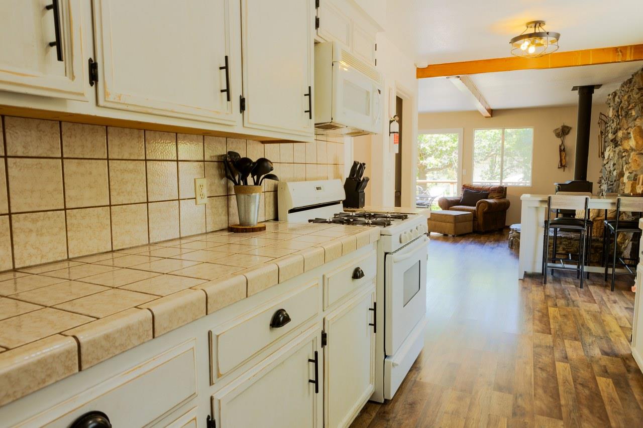 43149 W Sugar Pine Dr, Oakhurst, CA 93644