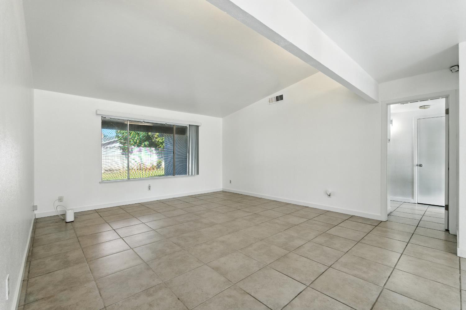 6607 N Maroa Ave, Fresno, CA 93704