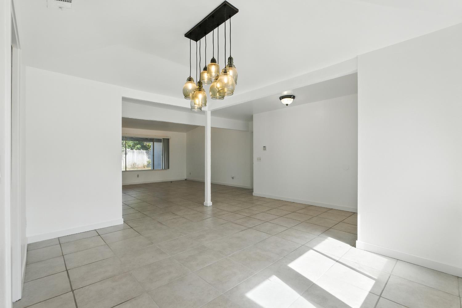 6607 N Maroa Ave, Fresno, CA 93704