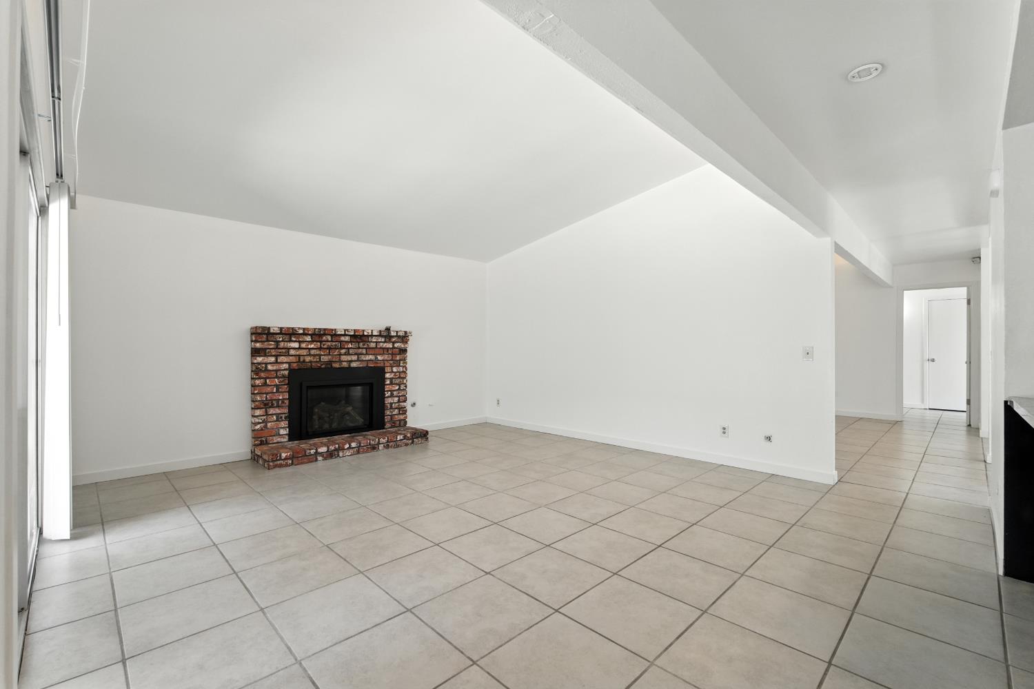 6607 N Maroa Ave, Fresno, CA 93704