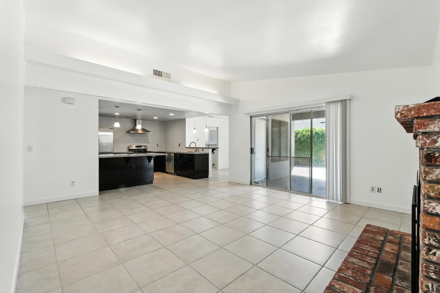 6607 N Maroa Ave, Fresno, CA 93704