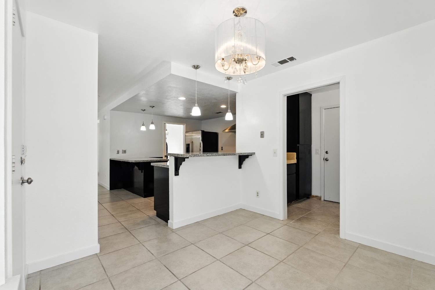 6607 N Maroa Ave, Fresno, CA 93704