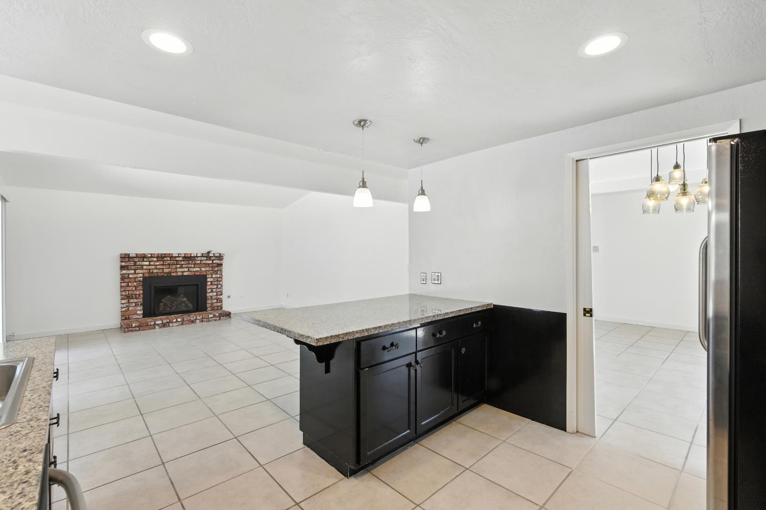 6607 N Maroa Ave, Fresno, CA 93704