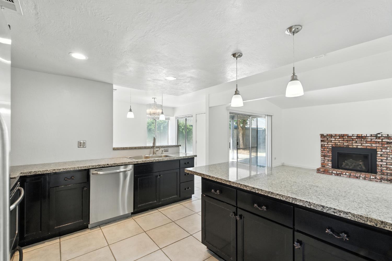 6607 N Maroa Ave, Fresno, CA 93704