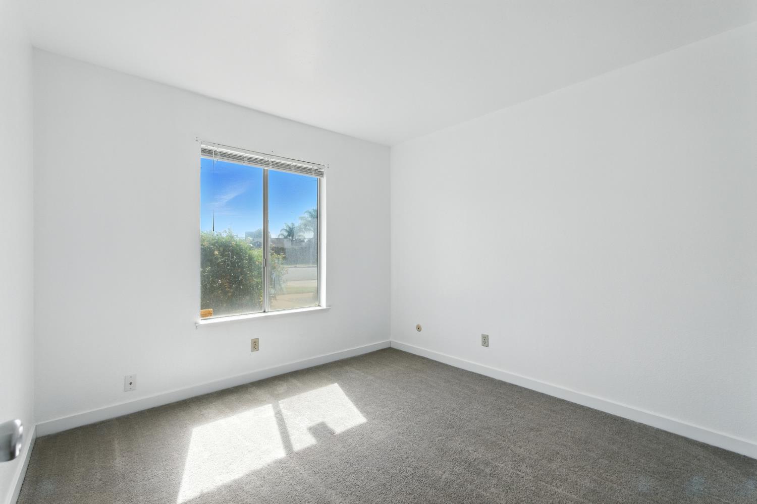 6607 N Maroa Ave, Fresno, CA 93704