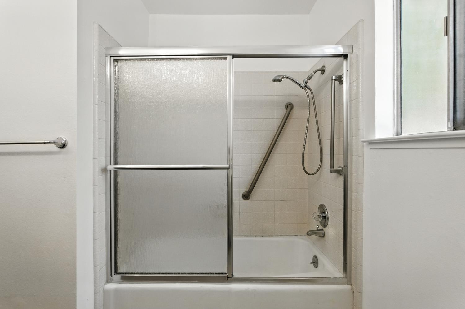 6607 N Maroa Ave, Fresno, CA 93704