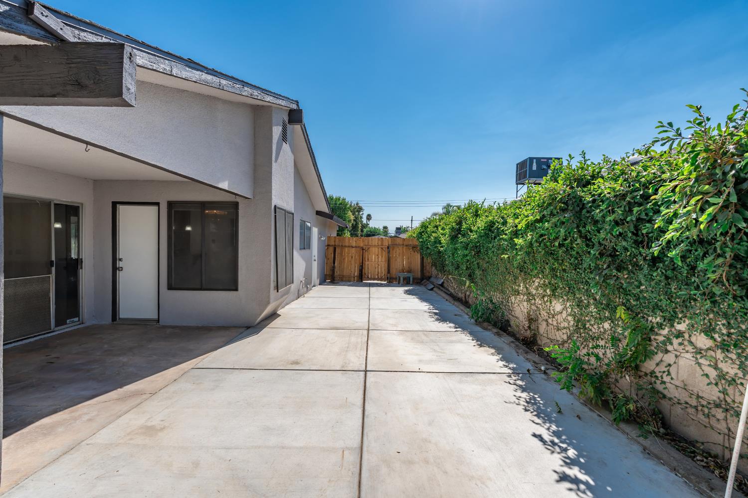 6607 N Maroa Ave, Fresno, CA 93704