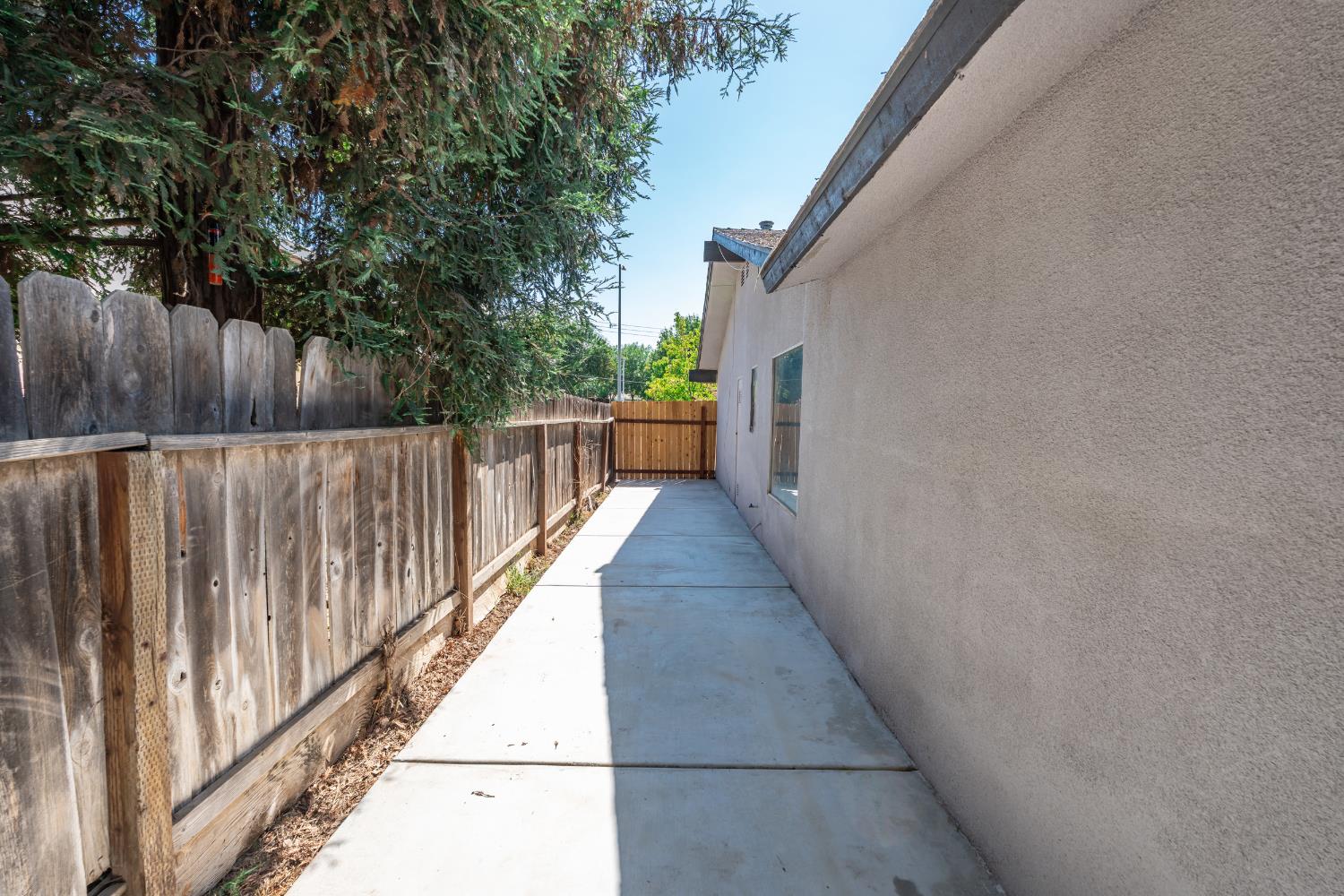 6607 N Maroa Ave, Fresno, CA 93704