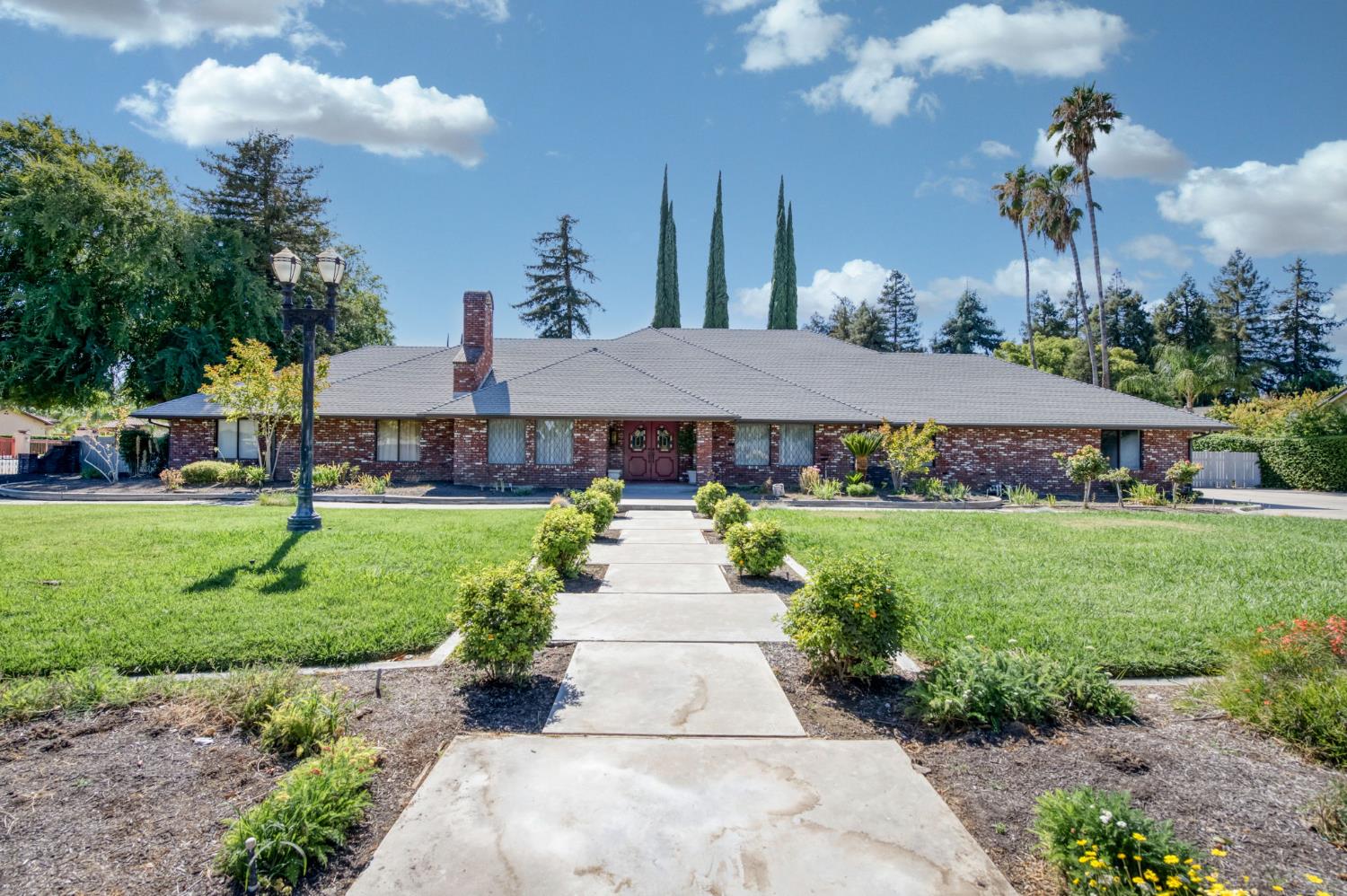 541 N De Wolf Ave, Fresno, CA 93737