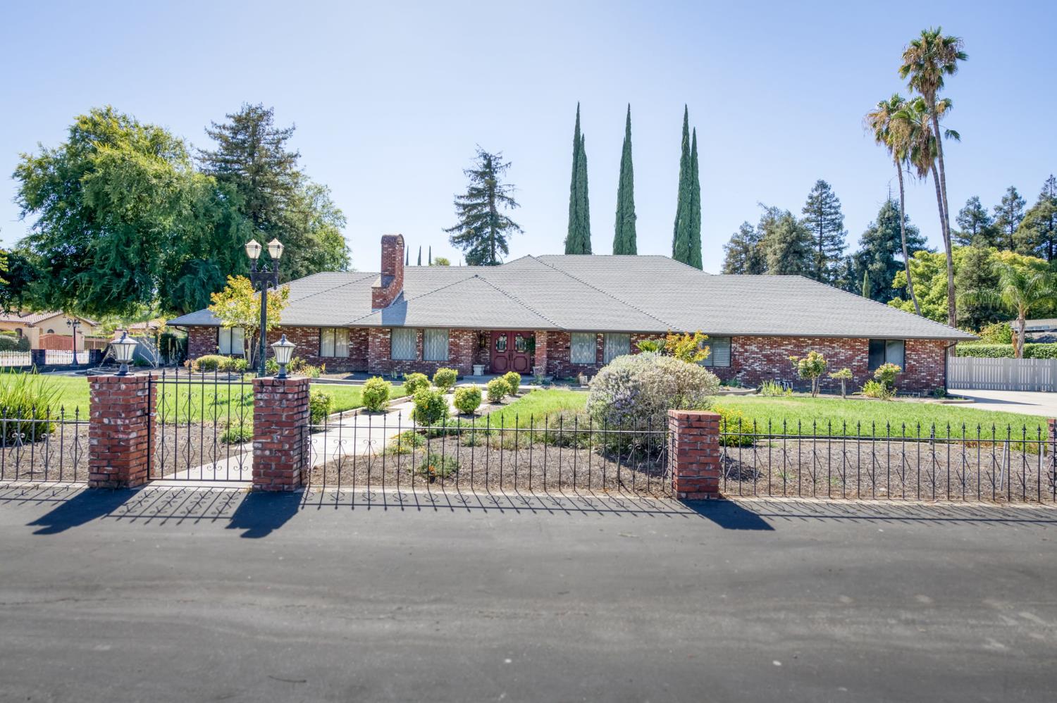 541 N De Wolf Ave, Fresno, CA 93737