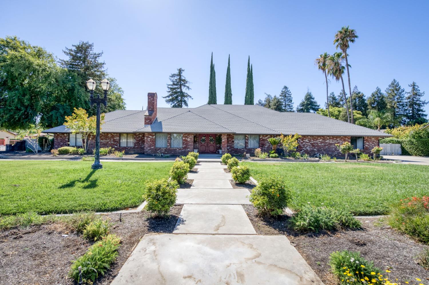 541 N De Wolf Ave, Fresno, CA 93737