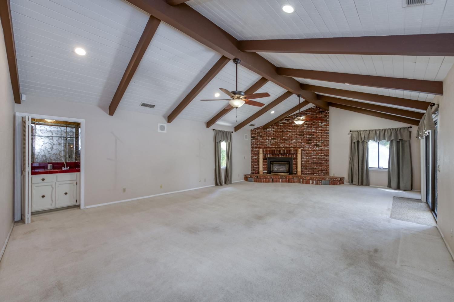 541 N De Wolf Ave, Fresno, CA 93737