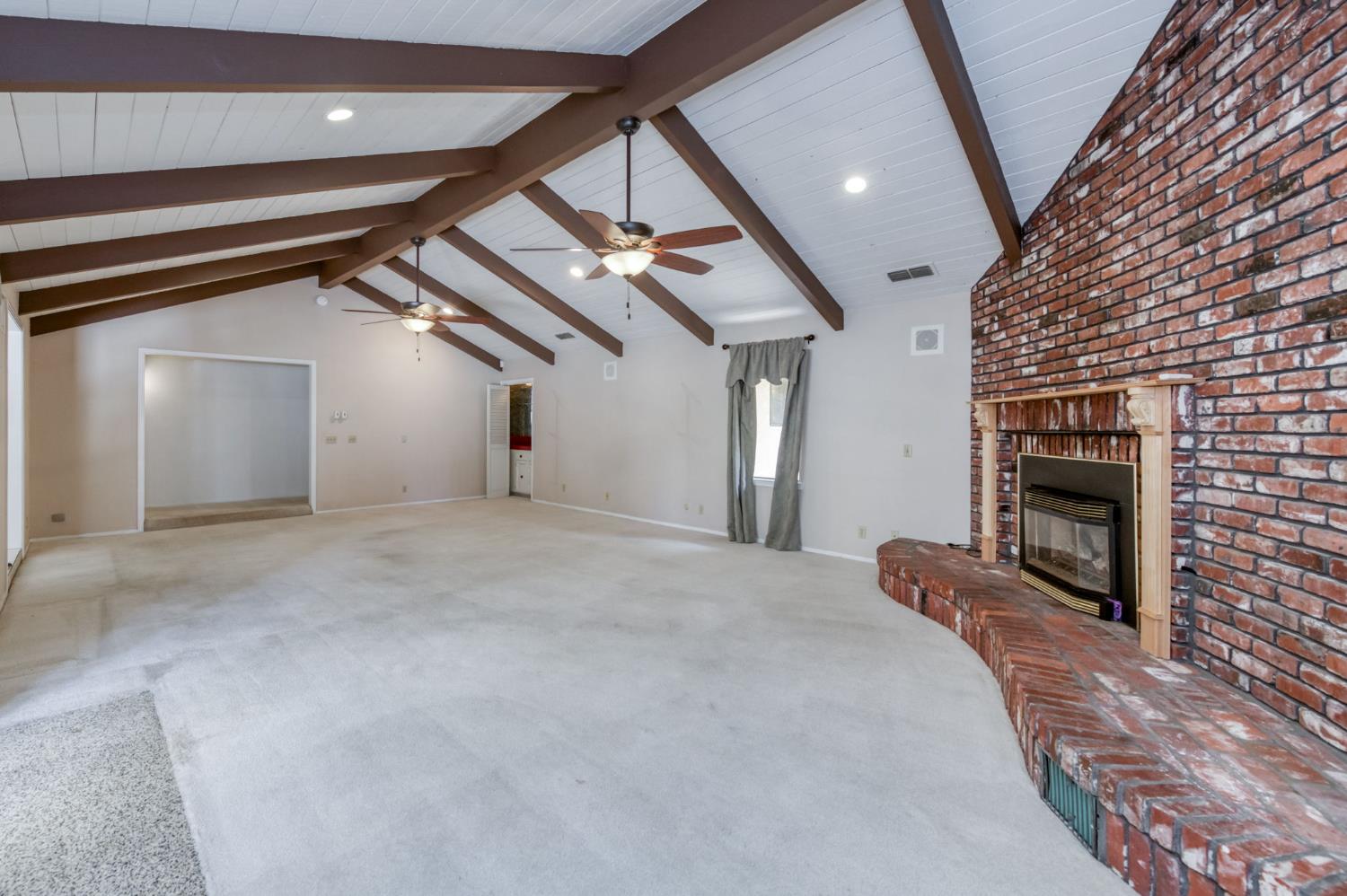 541 N De Wolf Ave, Fresno, CA 93737