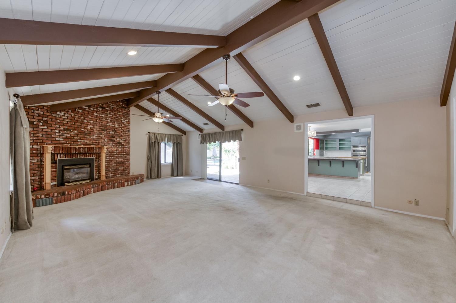 541 N De Wolf Ave, Fresno, CA 93737