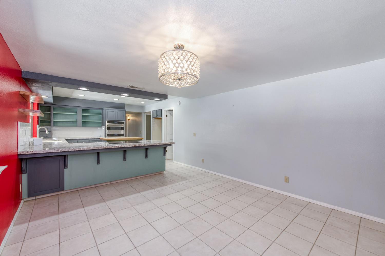 541 N De Wolf Ave, Fresno, CA 93737