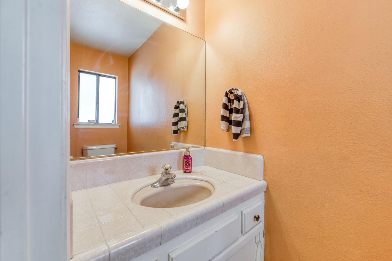 541 N De Wolf Ave, Fresno, CA 93737