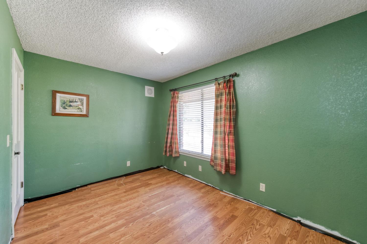 541 N De Wolf Ave, Fresno, CA 93737