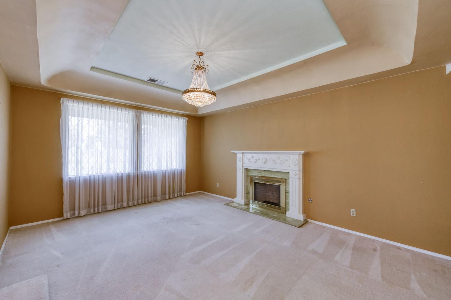 541 N De Wolf Ave, Fresno, CA 93737