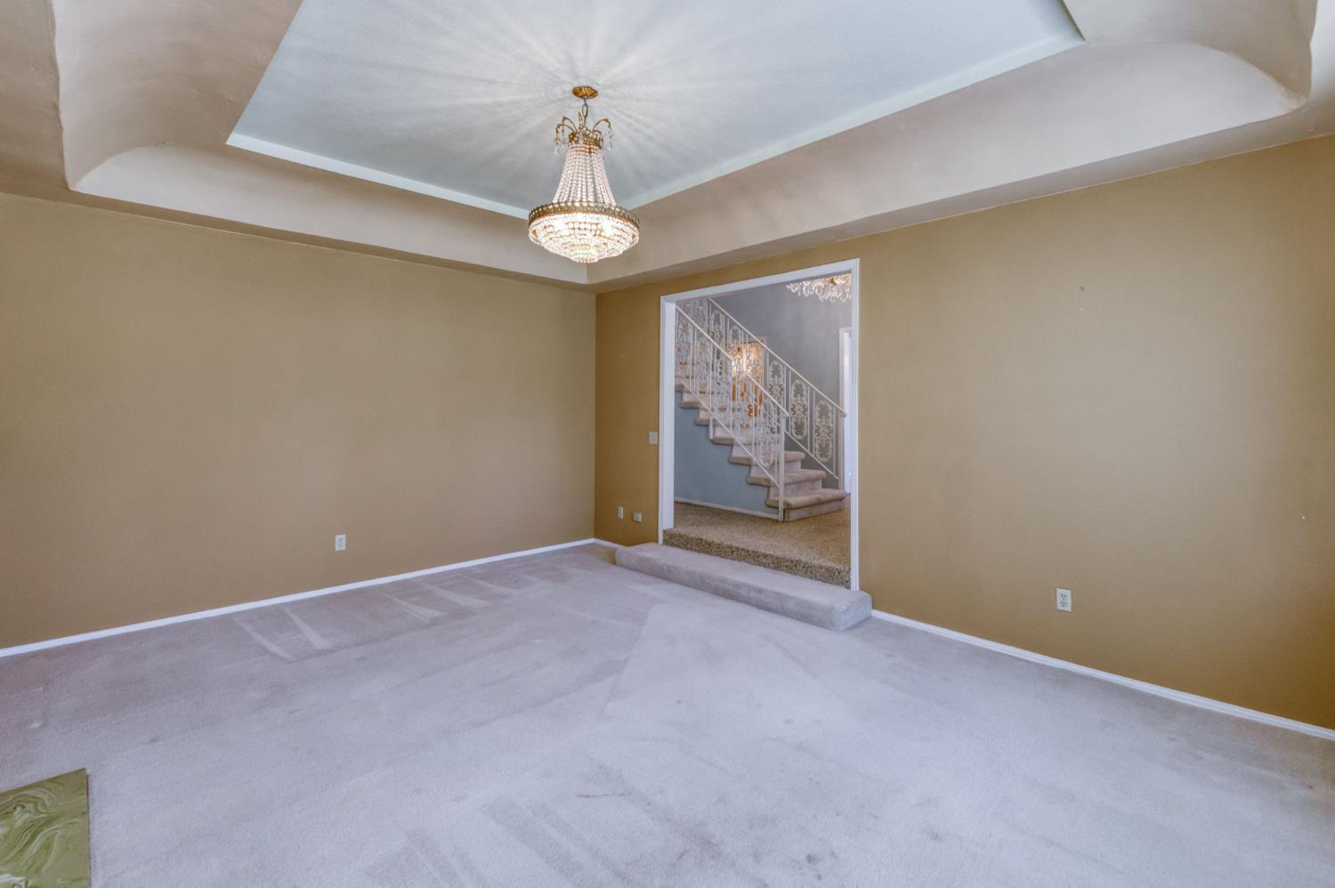 541 N De Wolf Ave, Fresno, CA 93737