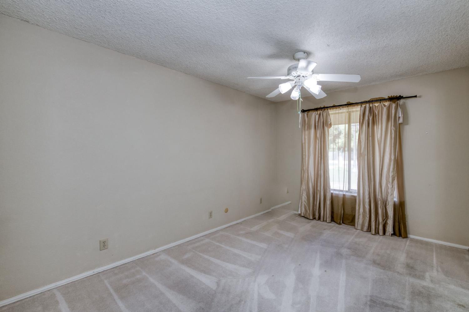 541 N De Wolf Ave, Fresno, CA 93737